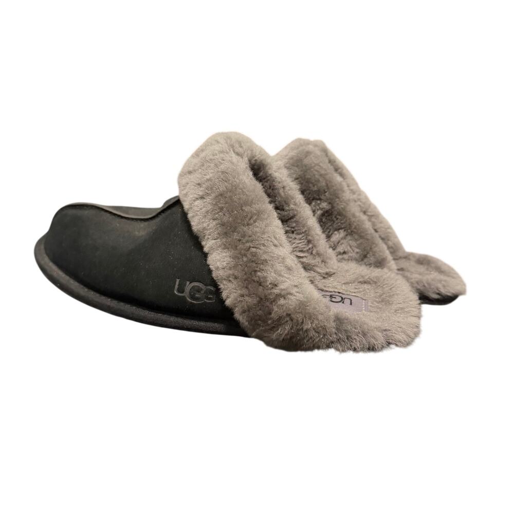 Uggs womens slippers sz 10 warm soft furry plush black gray slip on house shoes